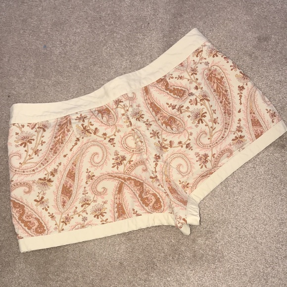 Express Stretch Shorts - Picture 2 of 2